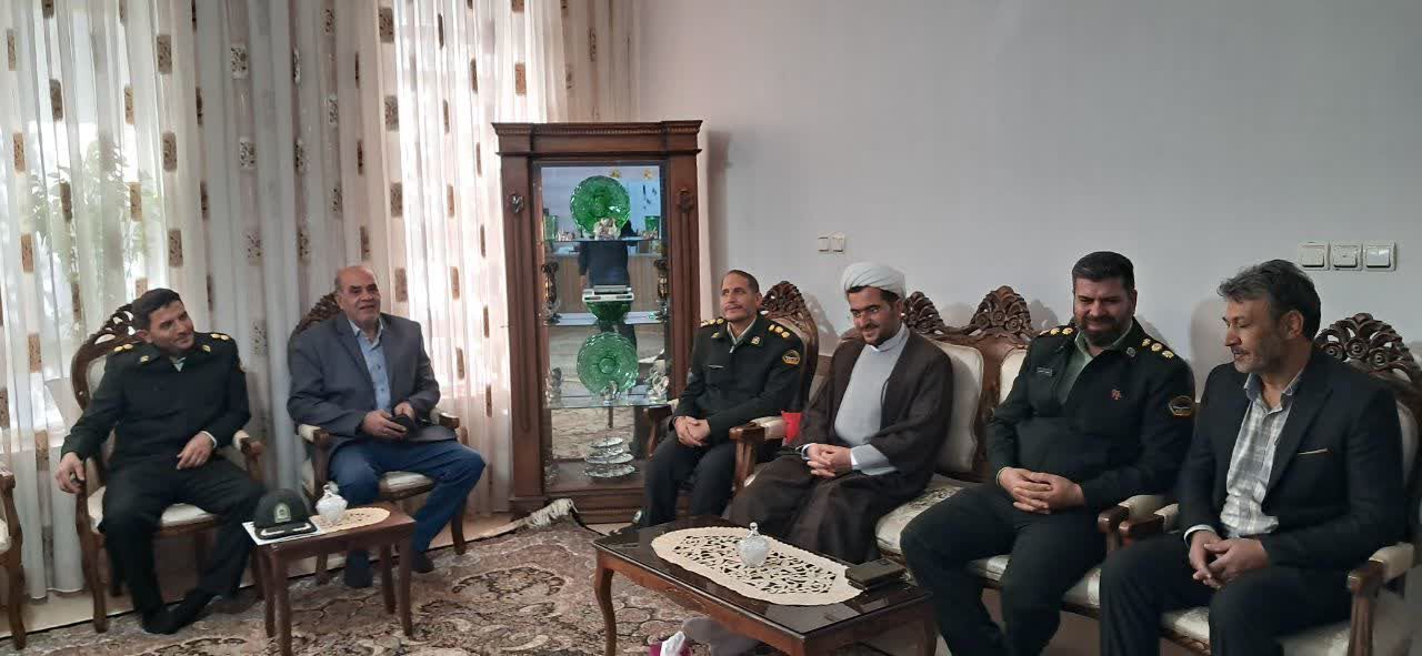 دیدار فرمانده انتظامی شهرستان آذرشهر با ۴ نفر از اعضای وابسته