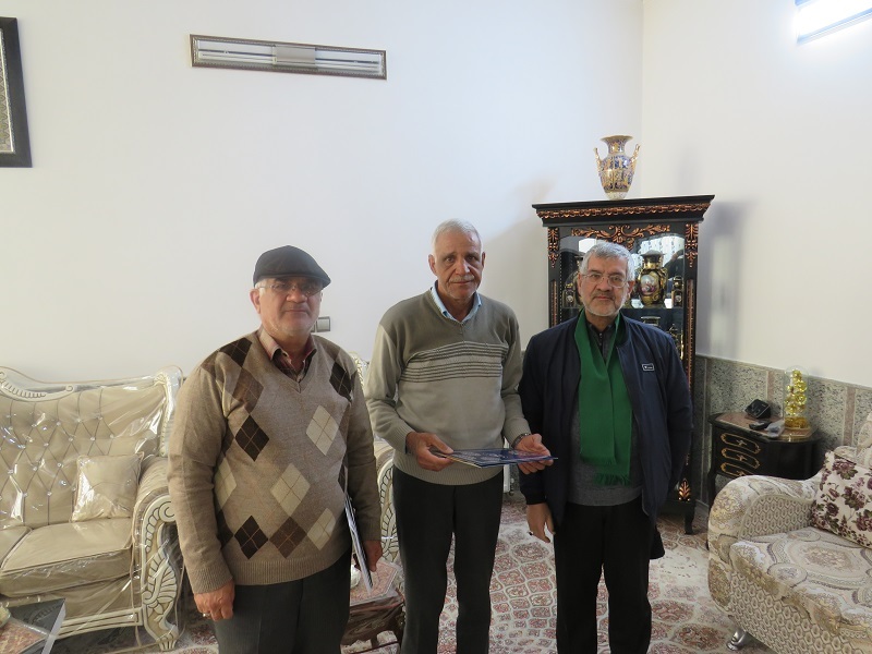 سرهنگ پاسدار بازنشسته فرهاد رضایی رئیس کانون بازنشستگان انتظامی استان یزد با حضور در منزل بازنشسته محمدعلی خبیری با ایشان دیدار و گفتگو کرد.