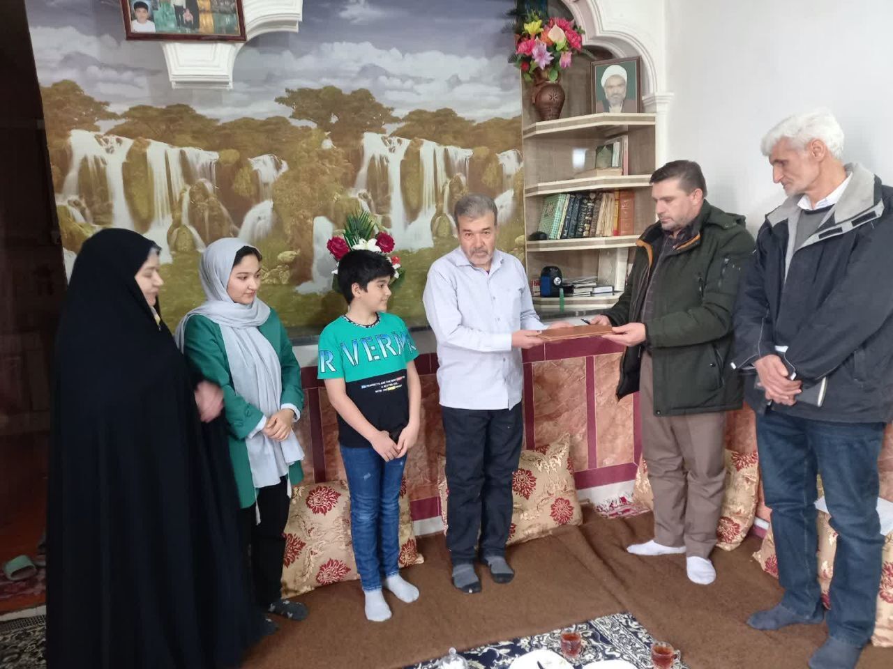 دیدار با 12 نفر از اعضاء وابسـته در منزل در شهرستان مرند دیدار با 12 نفر از اعضاء وابسـته در منزل در شهرستان مرند