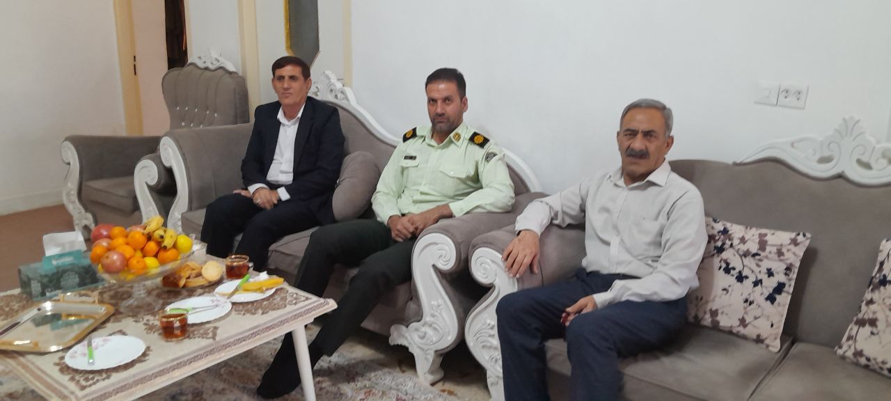 دیدار با 3 تن از بازنشستگان بیمار در شهرستان اندیمشک دیدار با 3 تن از بازنشستگان بیمار در شهرستان اندیمشک