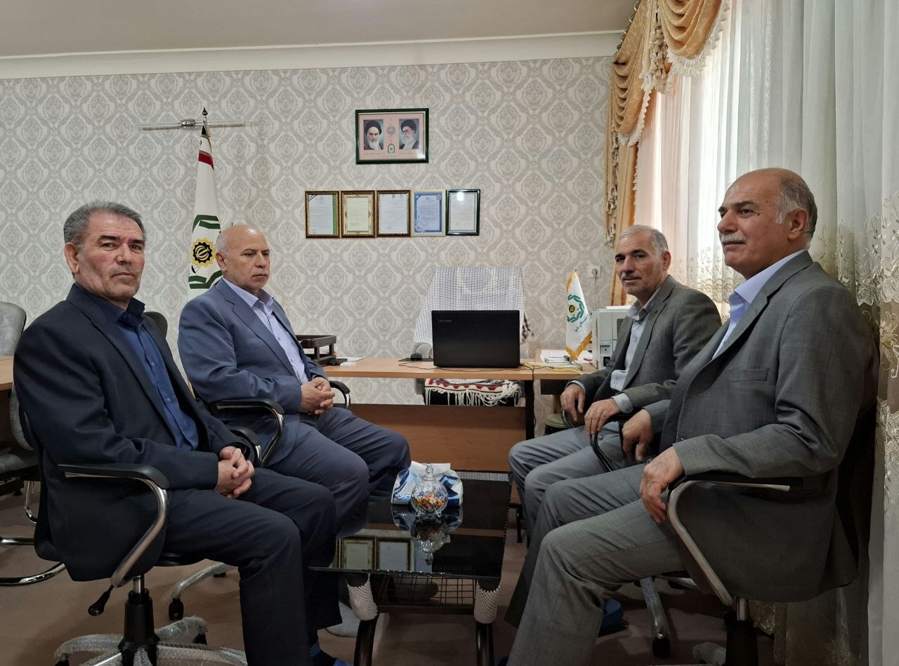 جلسه رئیس کانون بازنشستگان انتظامی استان اردبیل با نماینده اعضاء کانون استان در مجمع کانون جلسه رئیس کانون بازنشستگان انتظامی استان اردبیل با نماینده اعضاء کانون استان در مجمع کانون