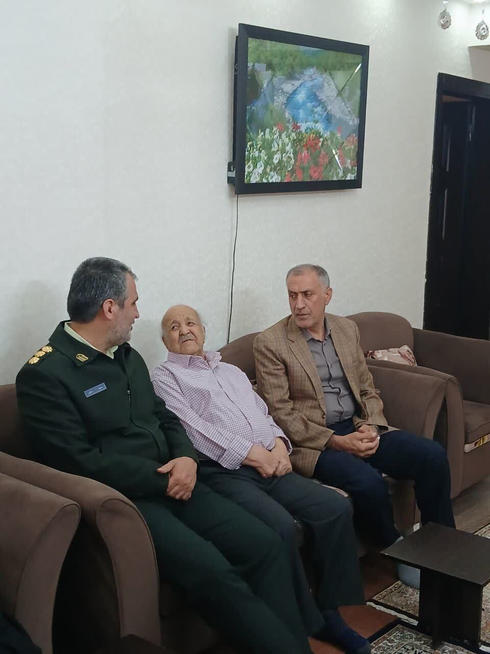 دیدار معاون نیروی انسانی فرمانده انتظامی غرب استان تهران از بازنشستگان دیدار معاون نیروی انسانی فرمانده انتظامی غرب استان تهران از بازنشستگان