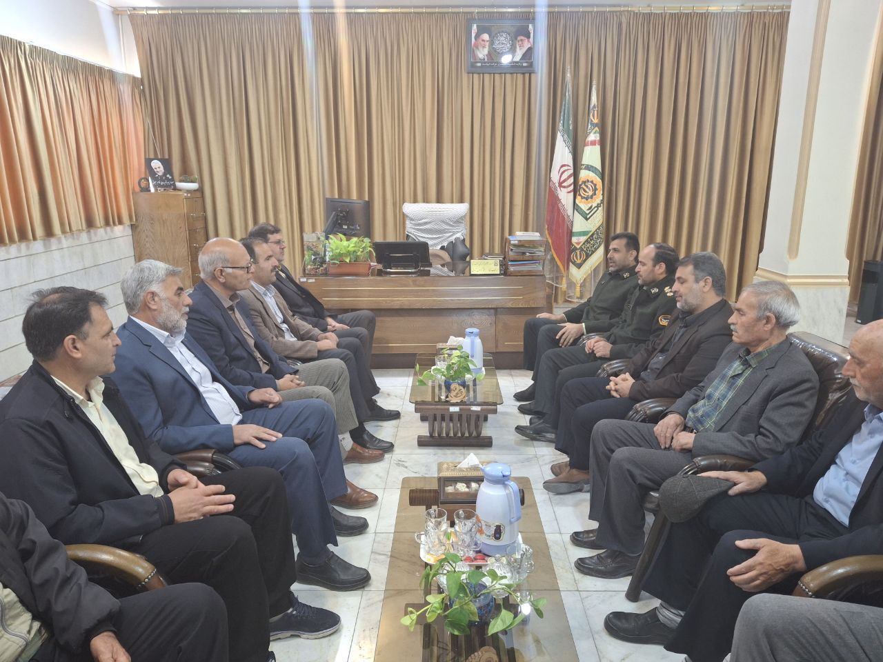 دیدار صمیمی مسئول دفتر نمایندگی نجف آباد با فرماندهی انتظامی شهرستان دیدار صمیمی مسئول دفتر نمایندگی نجف آباد با فرماندهی انتظامی شهرستان