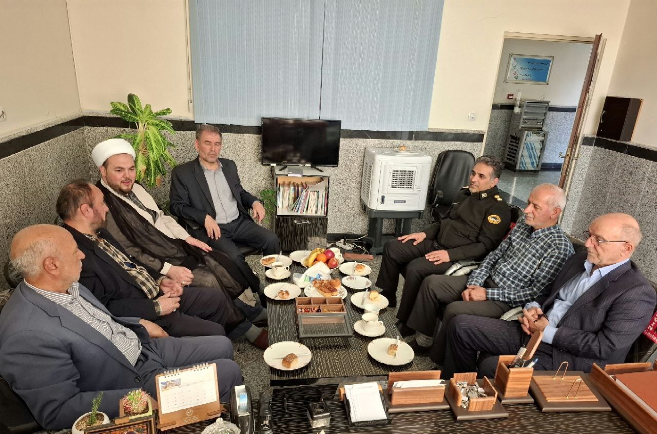 دیدار رئیس کانون بازنشستگان انتظامی استان با رئیس کلانتری 12 فلسطین شهرستان اردبیل