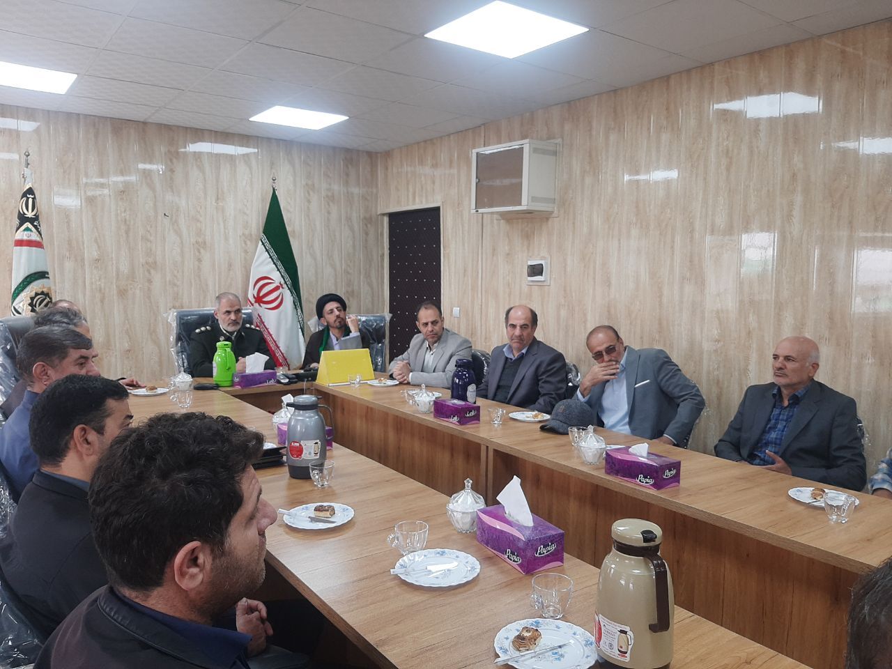 دیدار بازنشستگان با فرمانده انتظامی شهرستان شبستر