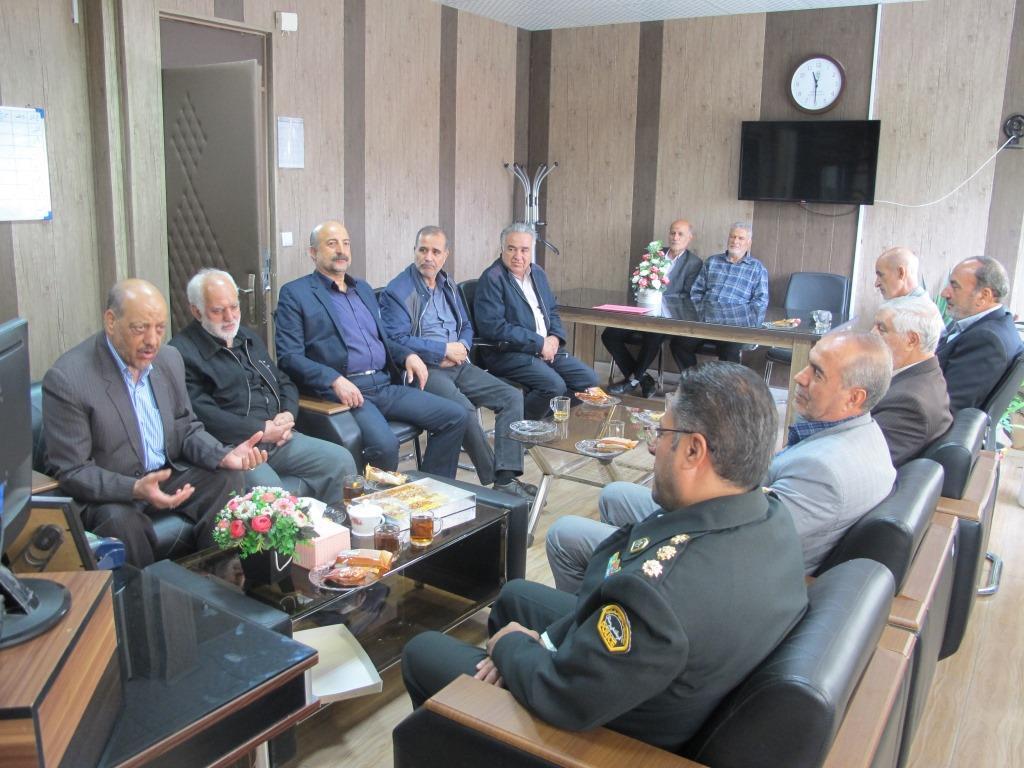 دیدار رئیس کانون انتظامی استان و نماینده بازنشستگان استان با فرمانده انتظامی شهرستان اراک و رئیس کلانتری 17 این شهرستان
