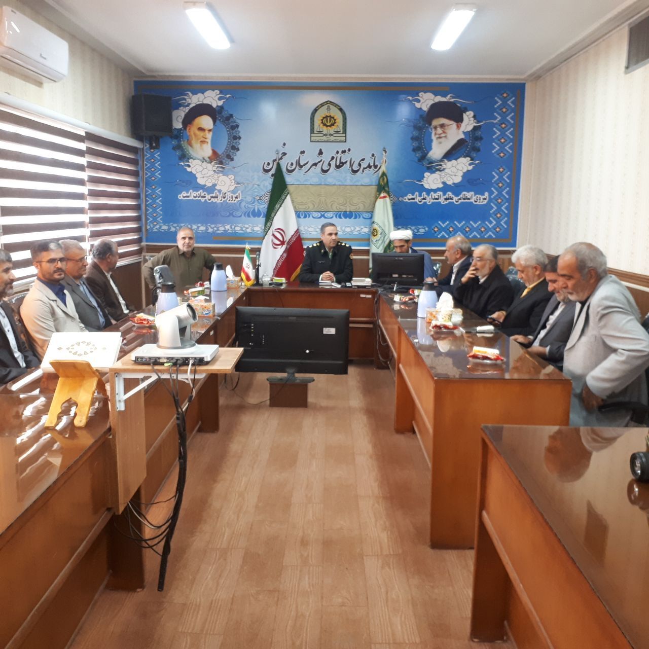 دیدار رئیس کانون انتظامی استان و نماینده بازنشستگان استان با فرمانده انتظامی شهرستان اراک و رئیس کلانتری 17 این شهرستان