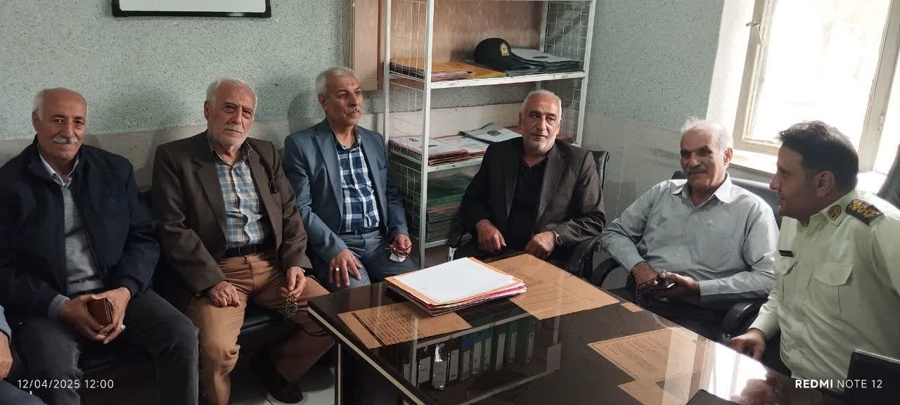 دیدار رئیس دفتر نمایندگی کانون بازنشستگان شهرستان ساوجبلاغ با رئیس کلانتری ۱۲ گلسار هشتگرد