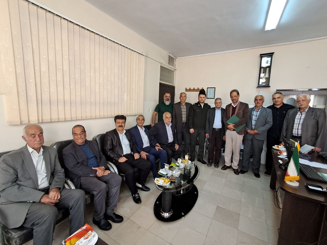 دیدار مسئول کانون در شهرستان محلات با رئیس کلانتری 11 این شهرستان با حضور 13 نفر از پیشکسوتان گرامی