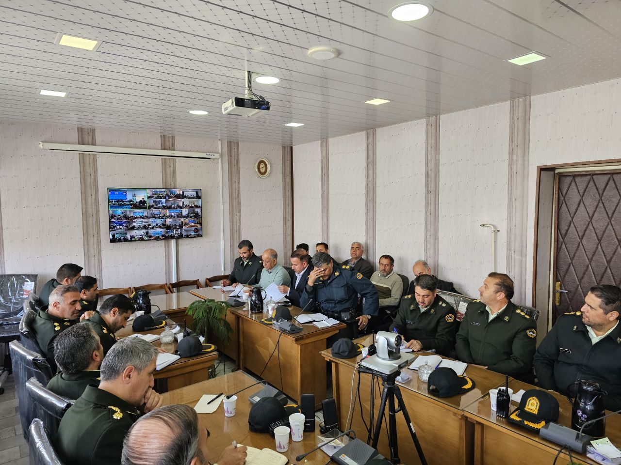 دیدار رئیس کانون بازنشستگان انتظامی استان آذربایجانشرقی با فرمانده انتظامی شهرستان تبریز و رؤسای کلانتری ها و پاسگاه های تبریز