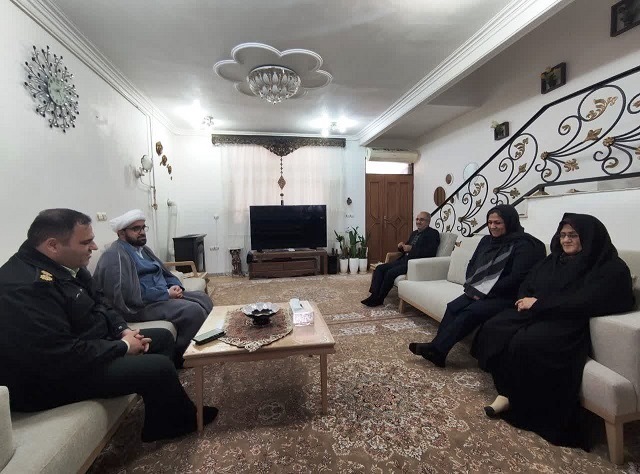 دیدار فرمانده انتظامی شهرستان خمام با مستمری بگیر شهرستان دیدار فرمانده انتظامی شهرستان خمام با مستمری بگیر شهرستان