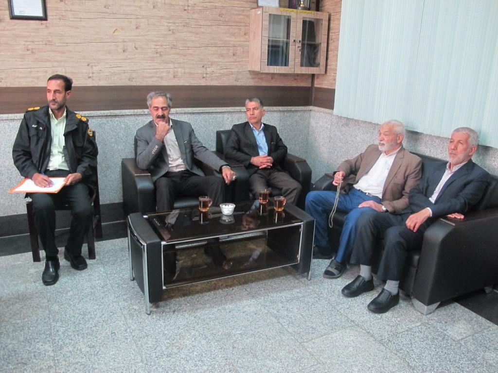 دیدار رئیس کانون انتظامی با رؤسای کلانتری‌های 13 و 11 شهرستان اراک