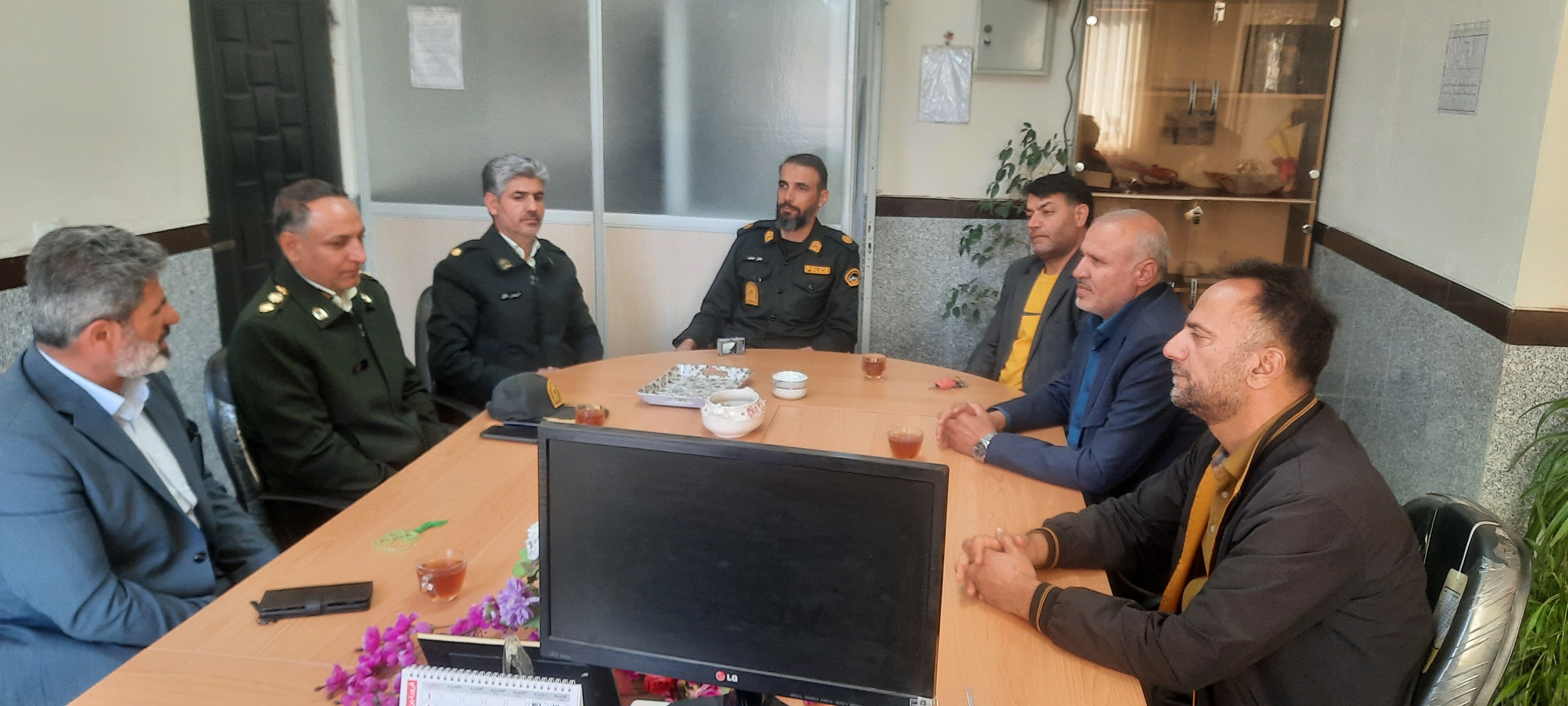 دیدار بازنشستگان انتظامی استان با کارکنان کلانتری 16 منظریه شهرکرد دیدار بازنشستگان انتظامی استان با کارکنان کلانتری 16 منظریه شهرکرد