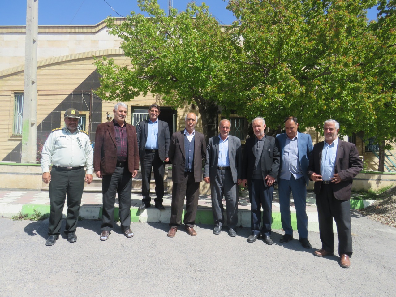 دیدار مسئول دفتر نمایندگی کانون بازنشستگان شهرستان ملکان به همراه تعدادی از بازنشستگان با رئیس کلانتری 11 شهرستان ملکان