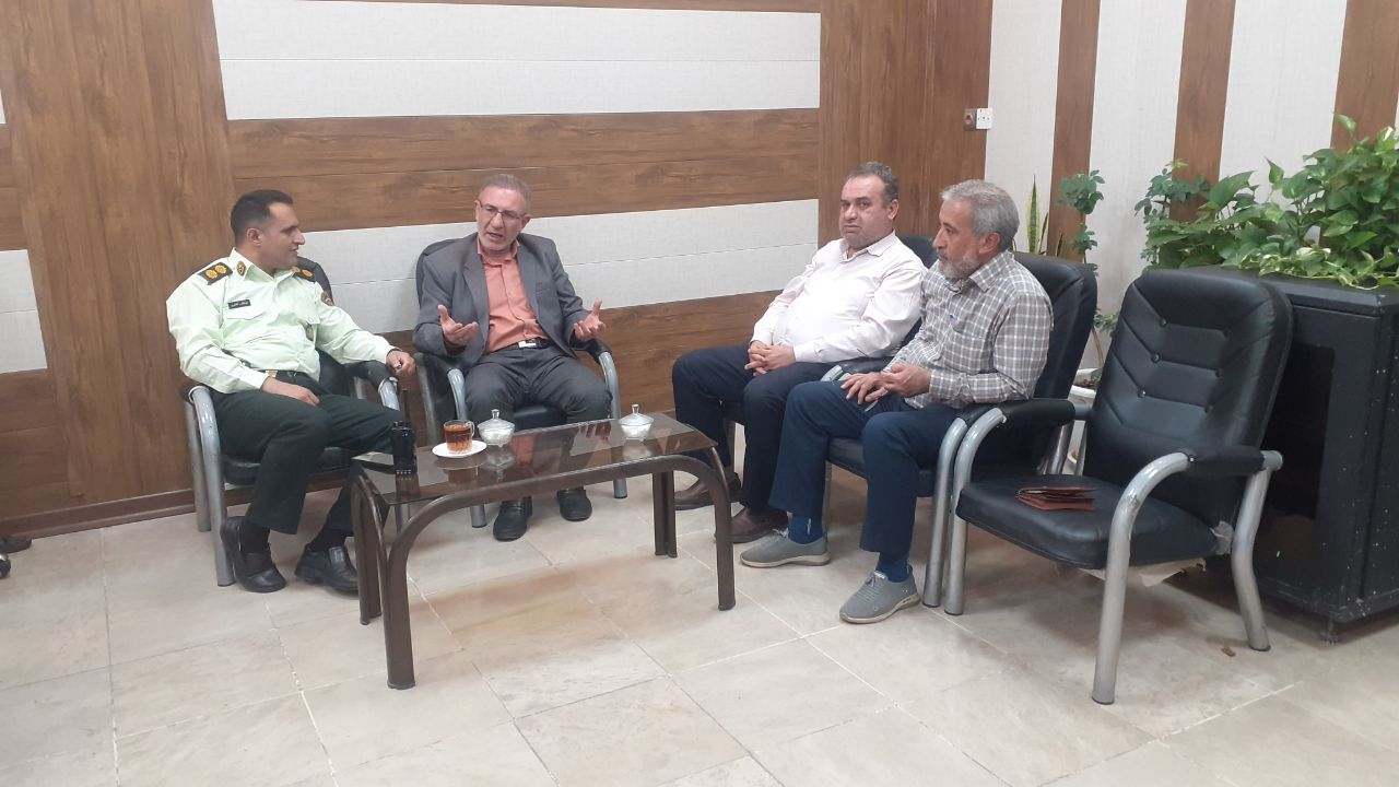 دیدار نمایندگان کانون استان و جمعی از بازنشستگان با ۴ کلانتری شهرستان اصفهان