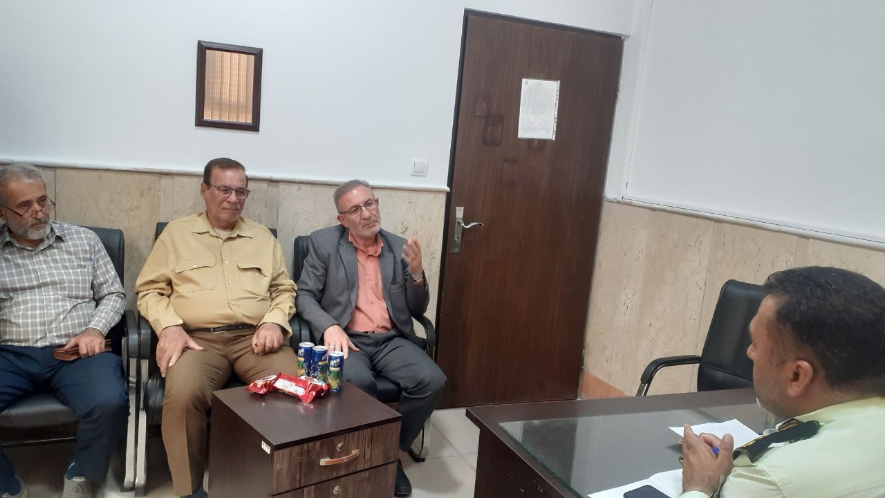 دیدار نمایندگان کانون استان و جمعی از بازنشستگان با ۴ کلانتری شهرستان اصفهان