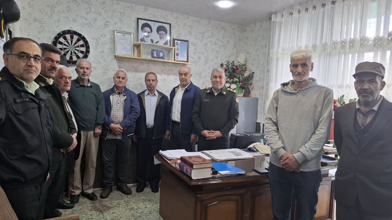 دیدار مسئول دفتر نمایندگی کانون بازنشستگان انتظامی شهرستان مرند به همراه تعدادی از بازنشستگان با رئیس و کارکنان کلانتری ۱۲ امام(ره) مرند
