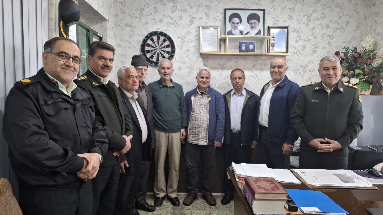 دیدار مسئول دفتر نمایندگی کانون بازنشستگان انتظامی شهرستان مرند به همراه تعدادی از بازنشستگان با رئیس و کارکنان کلانتری ۱۲ امام(ره) مرند
