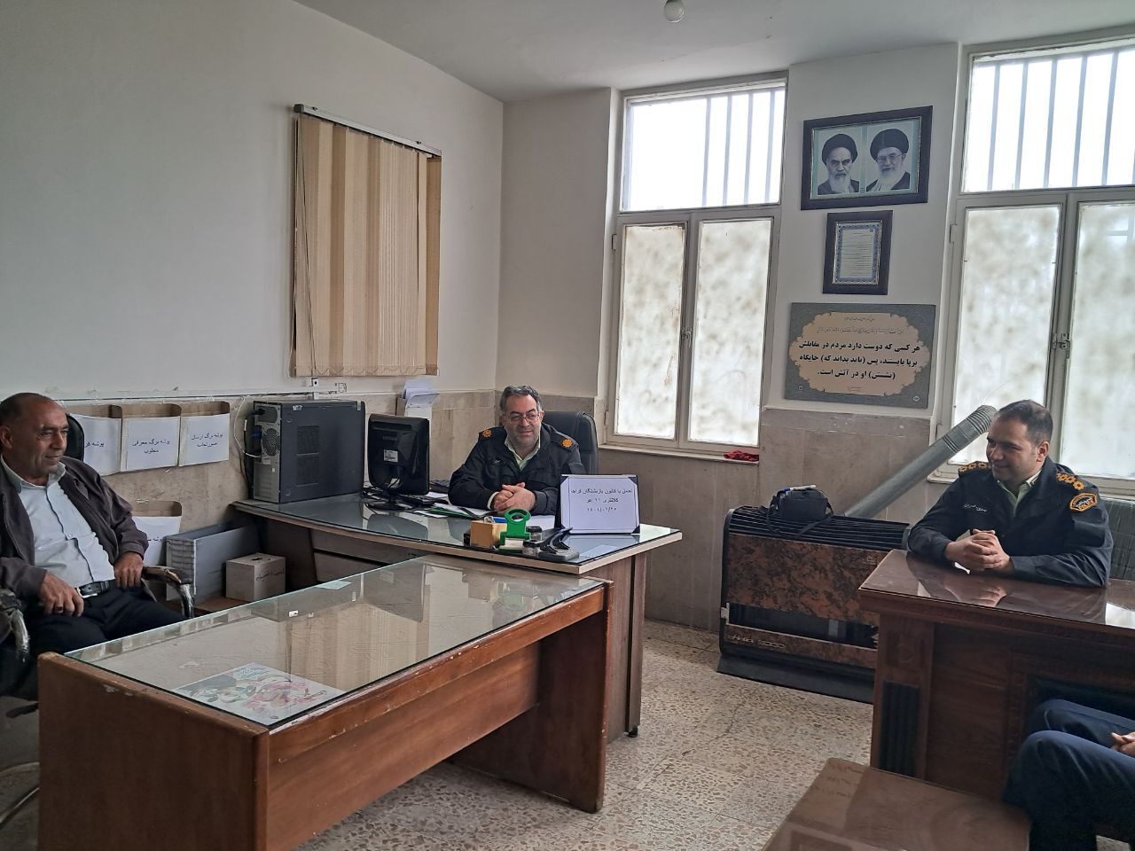 دیدار مسئول دفتر نمایندگی کانون بازنشستگان شهرستان اهر به همراه تعدادی از بازنشستگان با زحمت کشان کلانتری 11 شهرستان دیدار مسئول دفتر نمایندگی کانون بازنشستگان شهرستان اهر به همراه تعدادی از بازنشستگان با زحمت کشان کلانتری 11 شهرستان