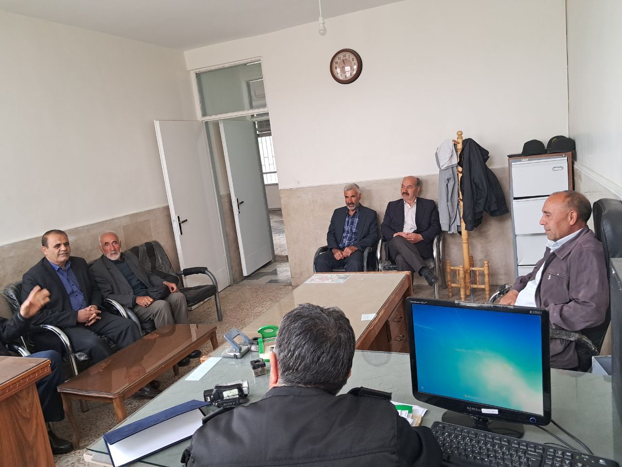 دیدار مسئول دفتر نمایندگی کانون بازنشستگان شهرستان اهر به همراه تعدادی از بازنشستگان با زحمت کشان کلانتری 11 شهرستان
