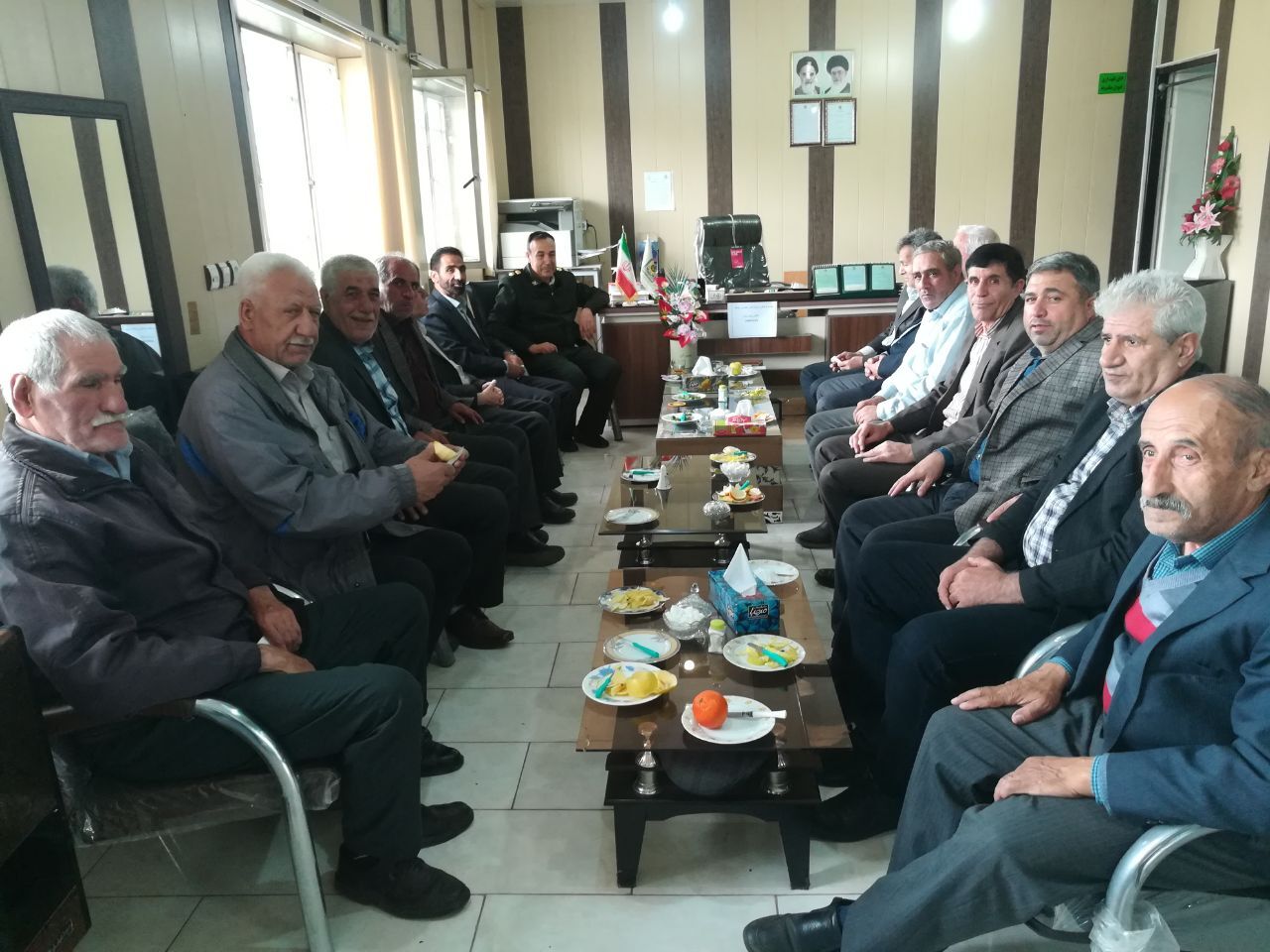 دیدار مسئول دفتر نمایندگی کانون بازنشستگان شهرستان سراب به همراه تعداد 16 نفر بازنشسته با رئیس کلانتری 11 شهرستان