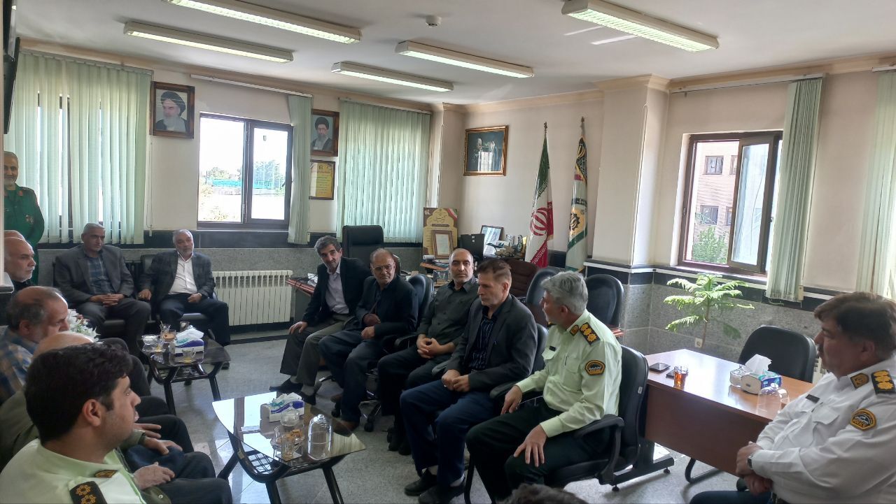 دیدار صمیمی مسئول دفتر نمایندگی فلاورجان با فرمانده انتظامی شهرستان