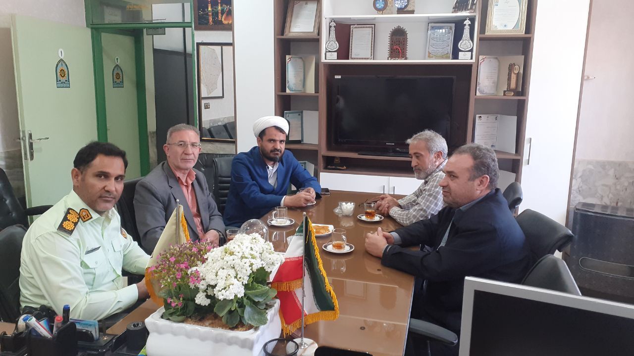 دیدار نمایندگان کانون استان و جمعی از بازنشستگان با ۲ کلانتری شهرستان اصفهان