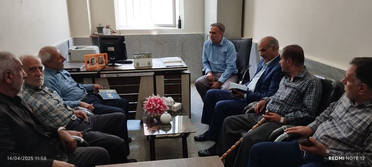 دیدار رئیس دفتر نمایندگی کانون بازنشستگان شهرستان ساوجبلاغ به همراه تعدادی از بازنشستگان با رئیس بهداری فرماندهی انتظامی شهرستان ساوجبلاغ دیدار رئیس دفتر نمایندگی کانون بازنشستگان شهرستان ساوجبلاغ به همراه تعدادی از بازنشستگان با رئیس بهداری فرماندهی انتظامی شهرستان ساوجبلاغ