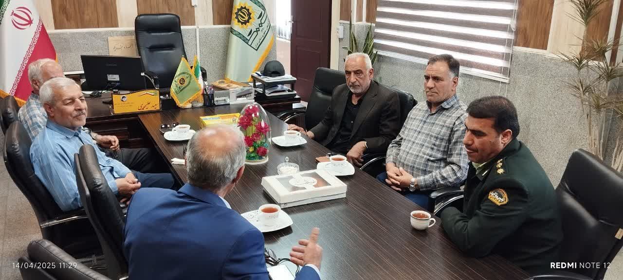 دیدار رئیس دفتر نمایندگی کانون بازنشستگان شهرستان ساوجبلاغ به همراه تعدادی از بازنشستگان با رئیس کلانتری ۱۶ مهستان فرماندهی انتظامی شهرستان ساوجبلاغ دیدار رئیس دفتر نمایندگی کانون بازنشستگان شهرستان ساوجبلاغ به همراه تعدادی از بازنشستگان با رئیس کلانتری ۱۶ مهستان فرماندهی انتظامی شهرستان ساوجبلاغ