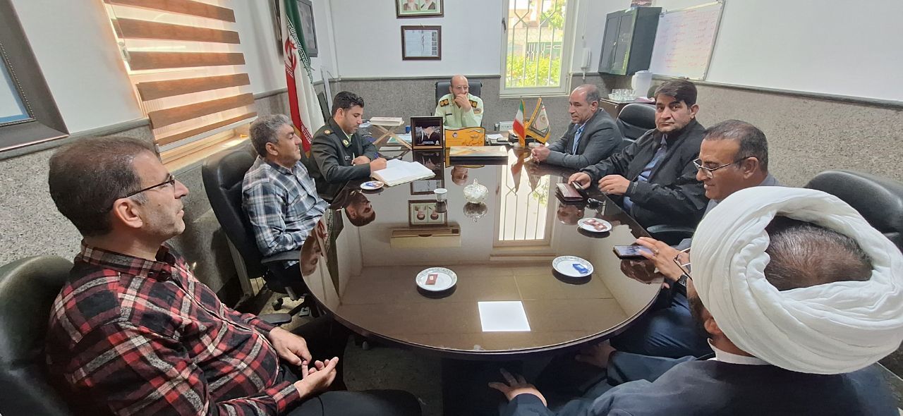 دیدار رئیس دفتر نمایندگی کانون بازنشستگان شهرستان فردیس به همراه تعدادی از بازنشستگان با رئیس کلانتری ۱۴ شهرک ناز دیدار رئیس دفتر نمایندگی کانون بازنشستگان شهرستان فردیس به همراه تعدادی از بازنشستگان با رئیس کلانتری ۱۴ شهرک ناز