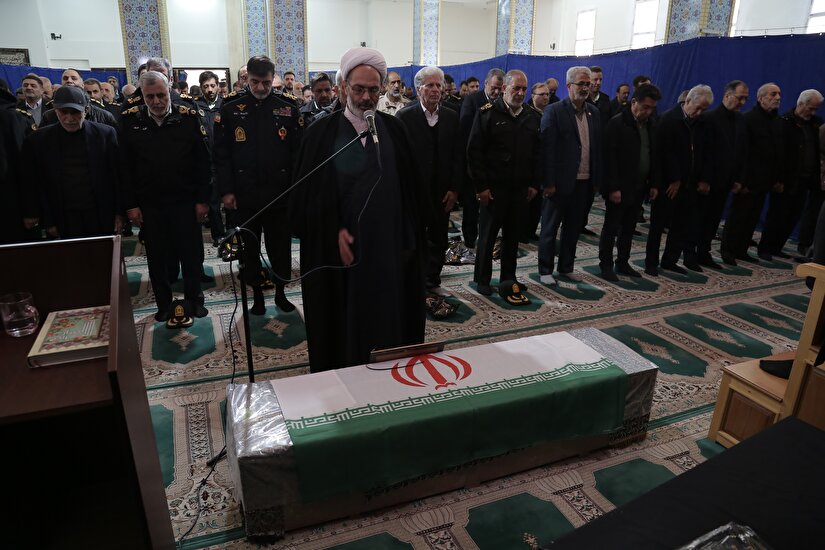 مراسم تشییع پیکر امیر سرتیپ حاج سید رضا نیک‌نژاد برگزار شد