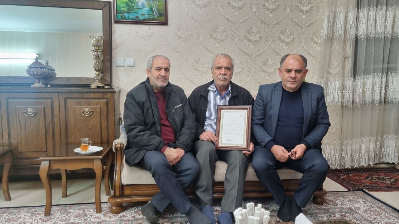 دیدار و سرکشی با تعداد 8 نفر از بازنشستگان فراجا استان البرز دیدار و سرکشی با تعداد 8 نفر از بازنشستگان فراجا استان البرز