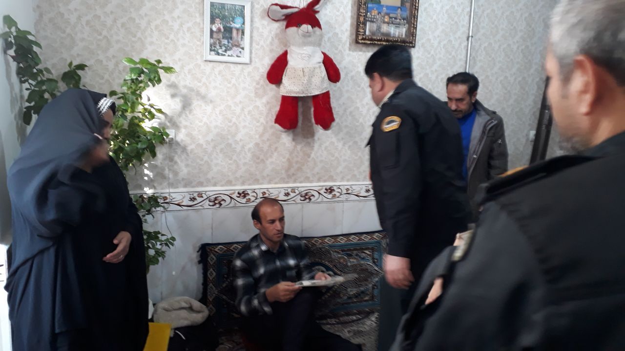 دیدار با یکنفر وظیفه بگیر جانباز ۹۹ درصد و دو نفر مستمر بگیر همسر در منزل در شهرستان عجب شیر