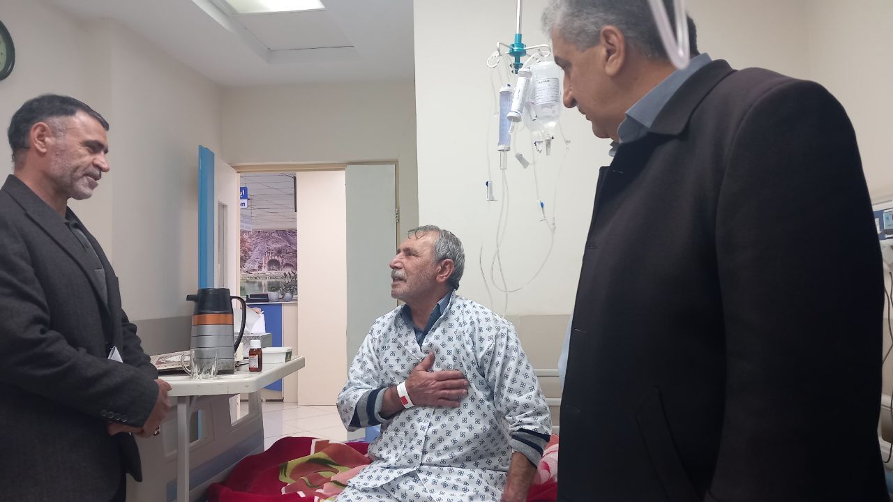 عیادت از 4 نفراز بازنشستگان در بیمارستان حضرت ابوالفضل (ع) فراجا کرمانشاه.