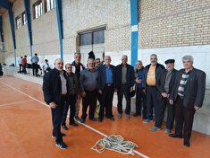 مسابقه طناب‌کشی بازنشستگان در سالن ورزشی کوثر گلپایگان برگزار شد