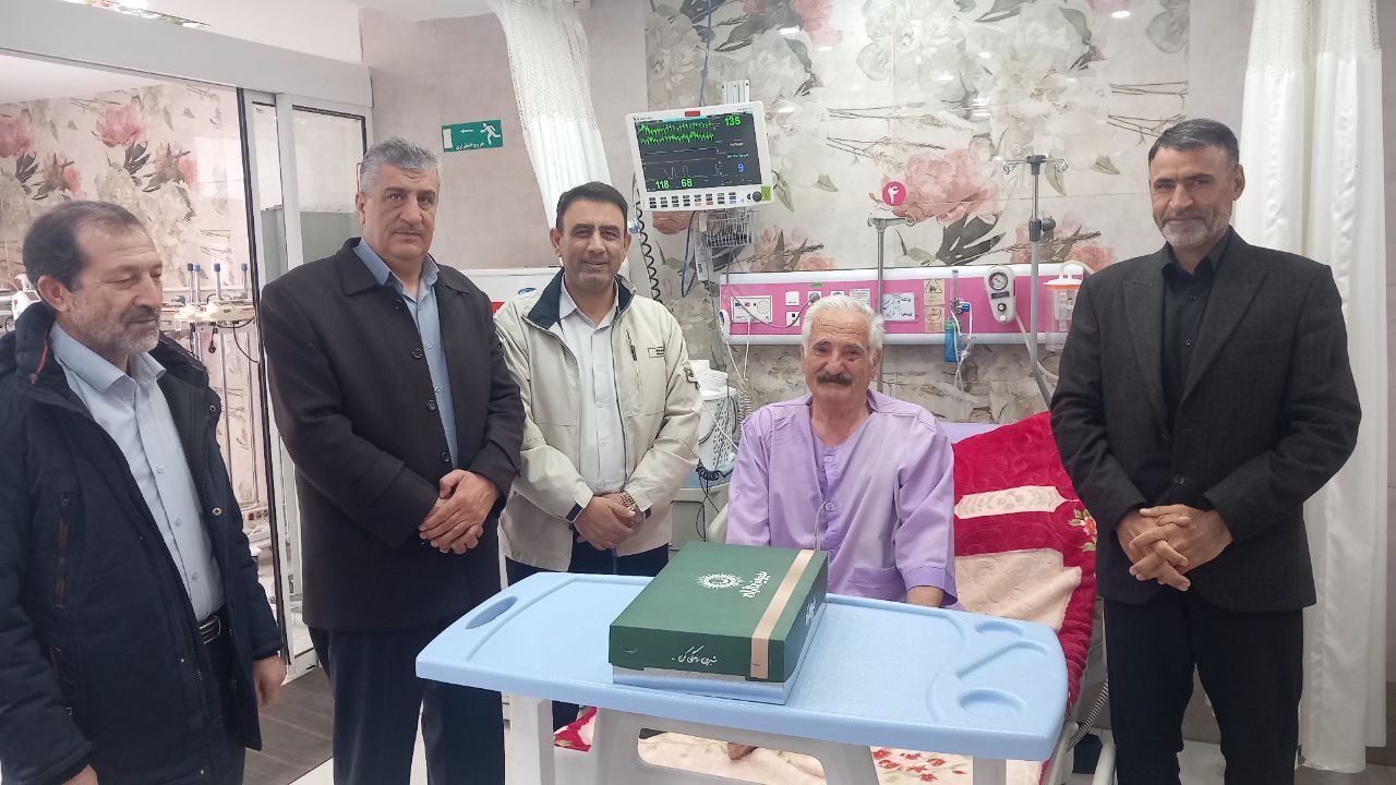 عیادت از ۳ نفراز بازنشستگان در بیمارستان حضرت ابوالفضل (ع) فراجا کرمانشاه