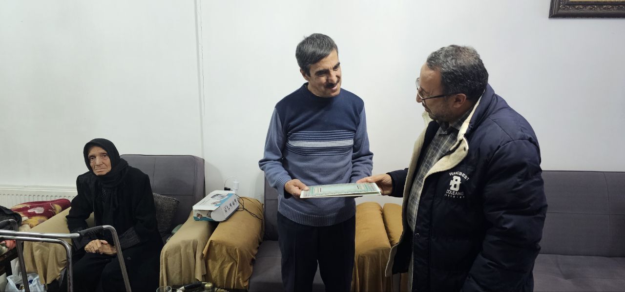 دیدار با ۹ نفر از بازنشستگان و مستمری بگیران در منزل در شهرستان تبریز دیدار با ۹ نفر از بازنشستگان و مستمری بگیران در منزل در شهرستان تبریز