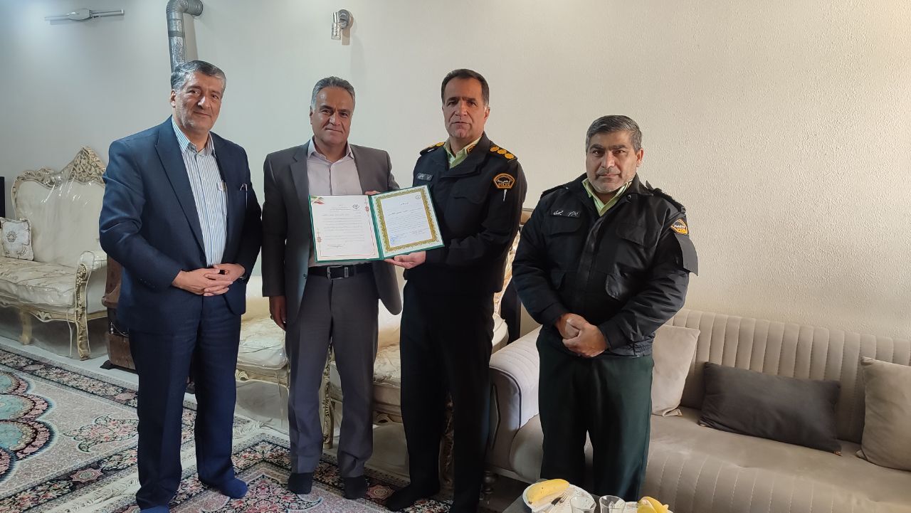 دیدار فرمانده انتظامی شهرستان شاهین شهر و میمه با ۸ نفر از اعضاء وابسته دیدار فرمانده انتظامی شهرستان شاهین شهر و میمه با ۸ نفر از اعضاء وابسته