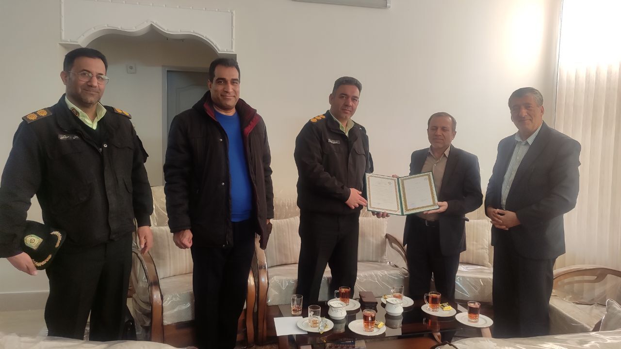 دیدار فرمانده انتظامی شهرستان شاهین شهر و میمه با ۸ نفر از اعضاء وابسته دیدار فرمانده انتظامی شهرستان شاهین شهر و میمه با ۸ نفر از اعضاء وابسته