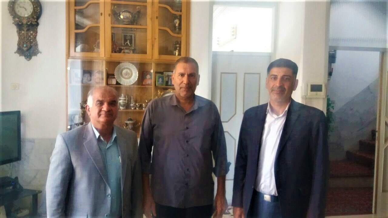 دیدار صمیمی با هفت نفر از بازنشستگان شهرستان یزد دیدار صمیمی با هفت نفر از بازنشستگان شهرستان یزد