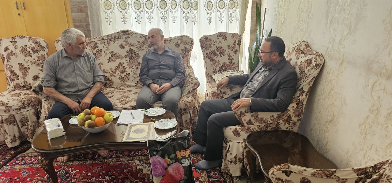 دیدار رئیس کانون بازنشستگان انتظامی استان آذربایجان شرقی با 5 نفر از بازنشستگان در منزل