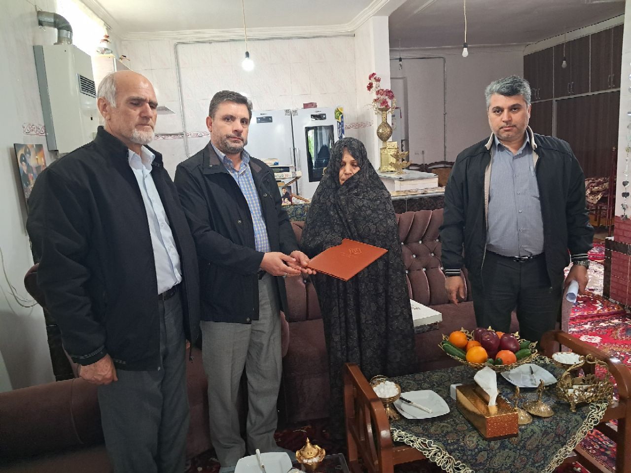 حضور نمایندگان تامین اجتماعی نیروهای مسلح استان آذربایجان شرقی جهت دیدار از ۱۵ نفر مستمری بگیر وبازنشسته‌ به همراه نماینده دفتر کانون بازنشستگان انتظامی شهرستان اهر در منازل آنان