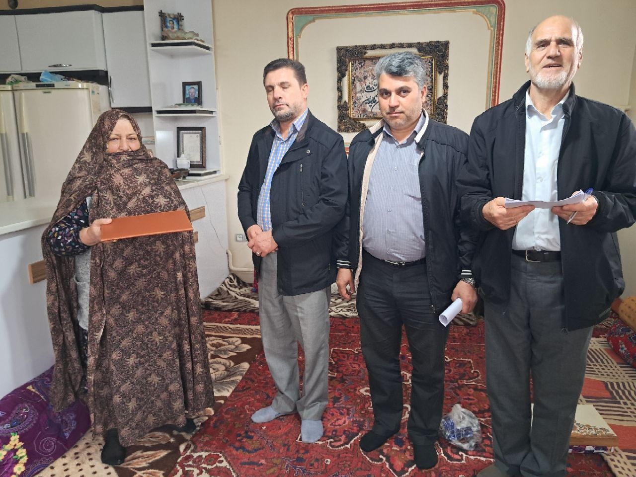 حضور نمایندگان تامین اجتماعی نیروهای مسلح استان آذربایجان شرقی جهت دیدار از ۱۵ نفر مستمری بگیر وبازنشسته‌ به همراه نماینده دفتر کانون بازنشستگان انتظامی شهرستان اهر در منازل آنان