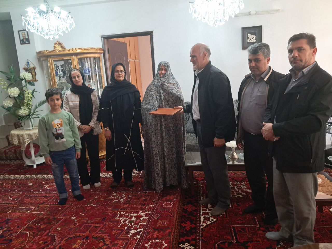 حضور نمایندگان تامین اجتماعی نیروهای مسلح استان آذربایجان شرقی جهت دیدار از ۱۵ نفر مستمری بگیر وبازنشسته‌ به همراه نماینده دفتر کانون بازنشستگان انتظامی شهرستان اهر در منازل آنان