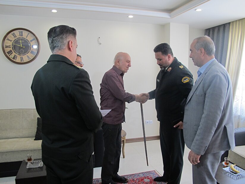 دیدار فرمانده انتظامی استان مرکزی از پیشکسوت بازنشسته ایرج بیات