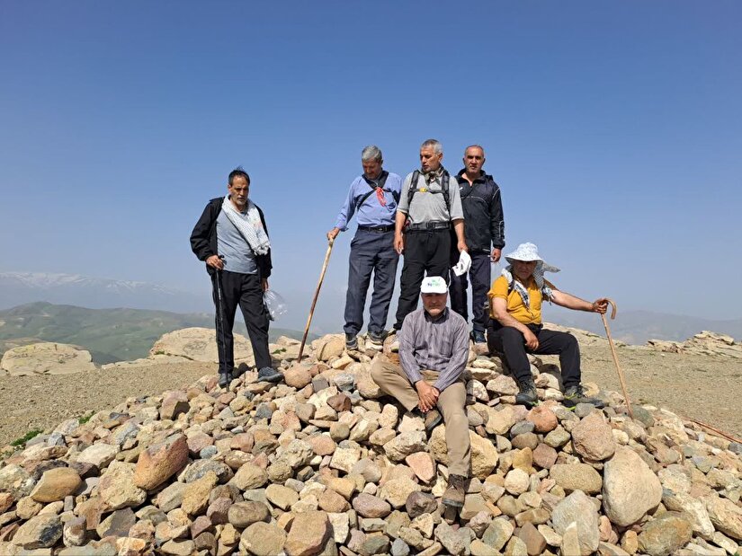مراسم کوهپیمایی پیشکسوتان شهرستان ارومیه در ماه داغی اشنویه