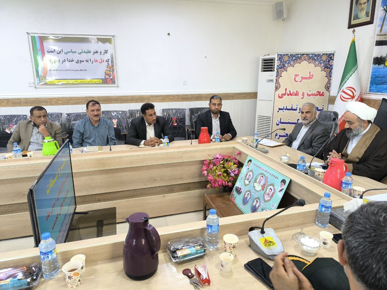 برگزاری نشست با کارکنان شش ماه مانده به پایان خدمت(طرح میقات)در عقیدتی سیاسی استان