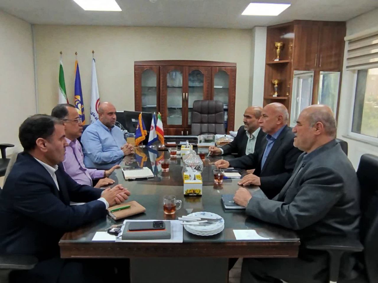 جلسه بررسی نحوه ارائه خدمات به بازنشستگان و مستمری بگیران فروشگاه های اتکا استان اردبیل