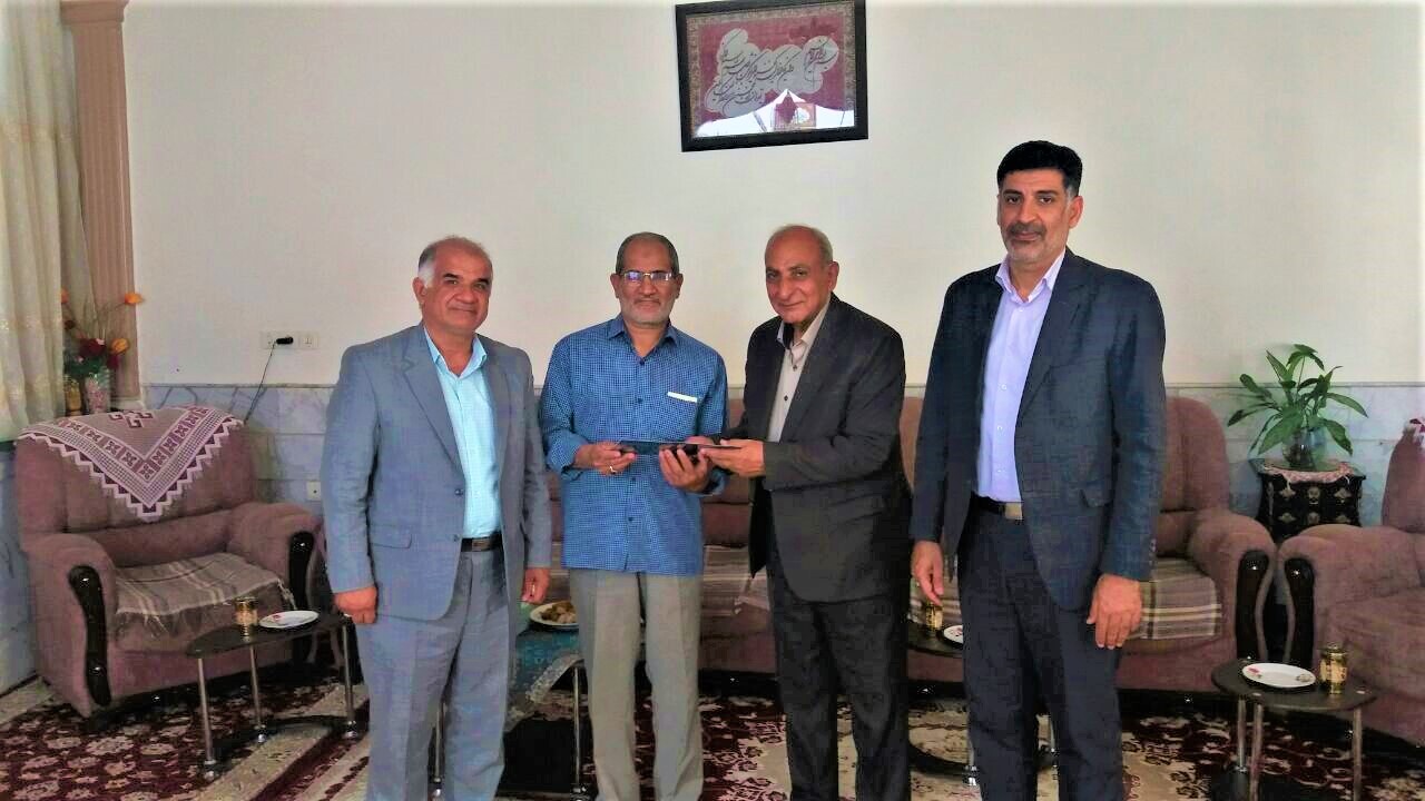 دیدار صمیمی با بازنشسته جناب آقای مصطفی محمدزاده دهج دیدار صمیمی با بازنشسته جناب آقای مصطفی محمدزاده دهج