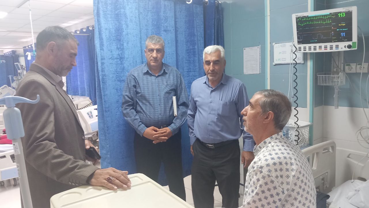 عیادت از ۳ نفر از بازنشستگان در بیمارستان حضرت ابوالفضل (ع) فراجا کرمانشاه